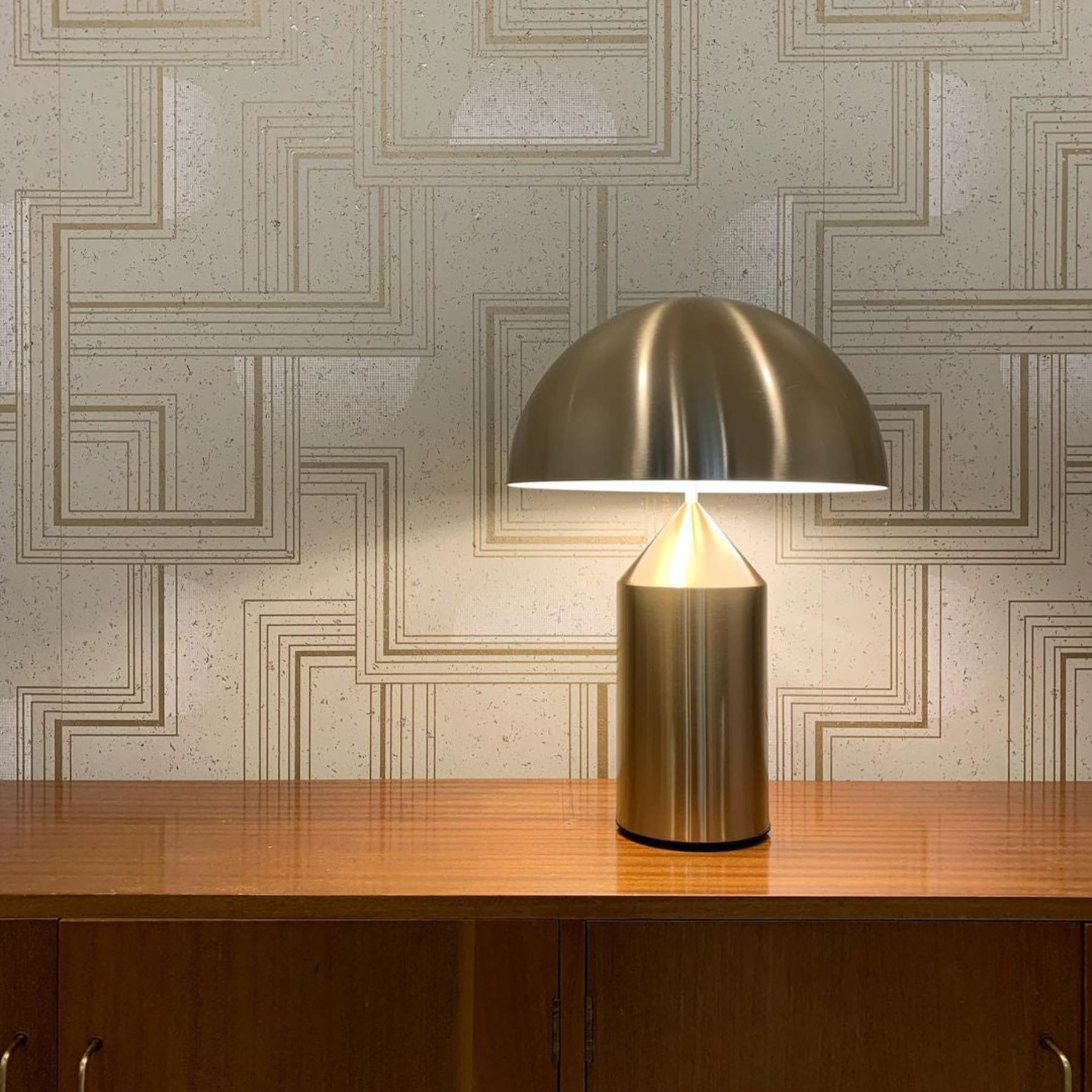 Modern Metal Table Lamp With Adjustable Color Temperature — Greenwich Home & Living