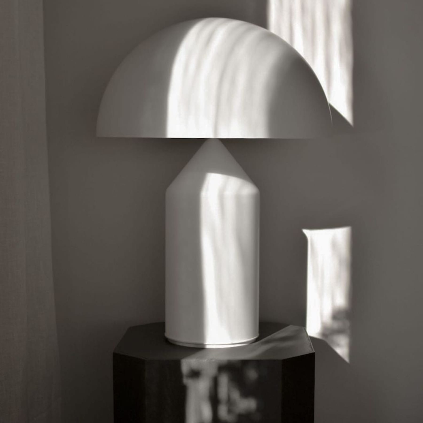 Modern Metal Table Lamp With Adjustable Color Temperature — Greenwich Home & Living