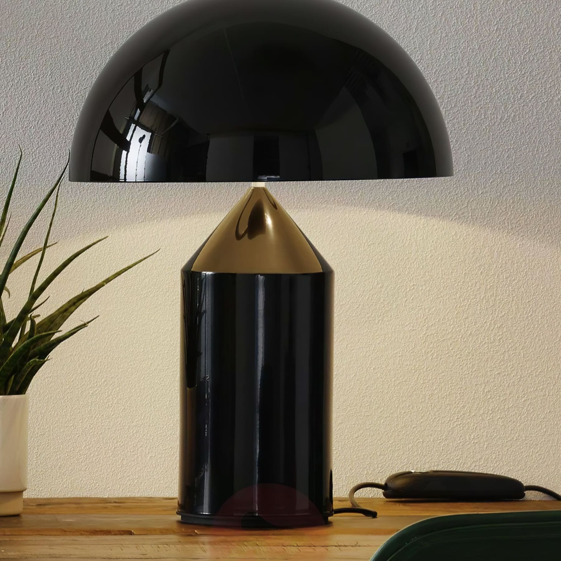 Modern Metal Table Lamp With Adjustable Color Temperature — Greenwich Home & Living